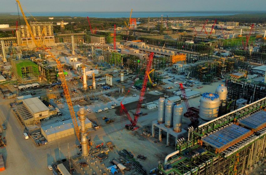  Aun sin operaciones en Dos Bocas refinación de Pemex cae en octubre