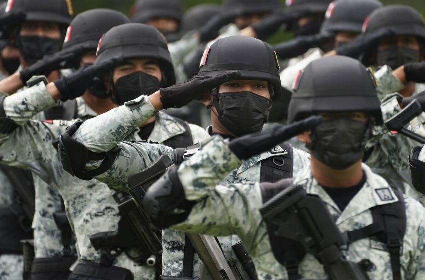  Paso de la Guardia Nacional a Sedena deja fuera a 23 mil policías federales; elementos acusan discriminación
