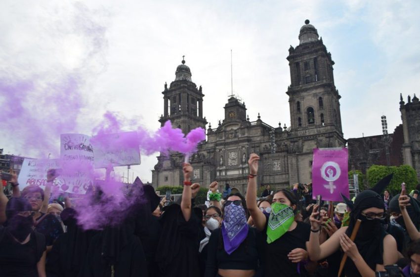  Ejército ubica a 15 grupos feministas y hasta a Mon Laferte: Guacamaya leaks