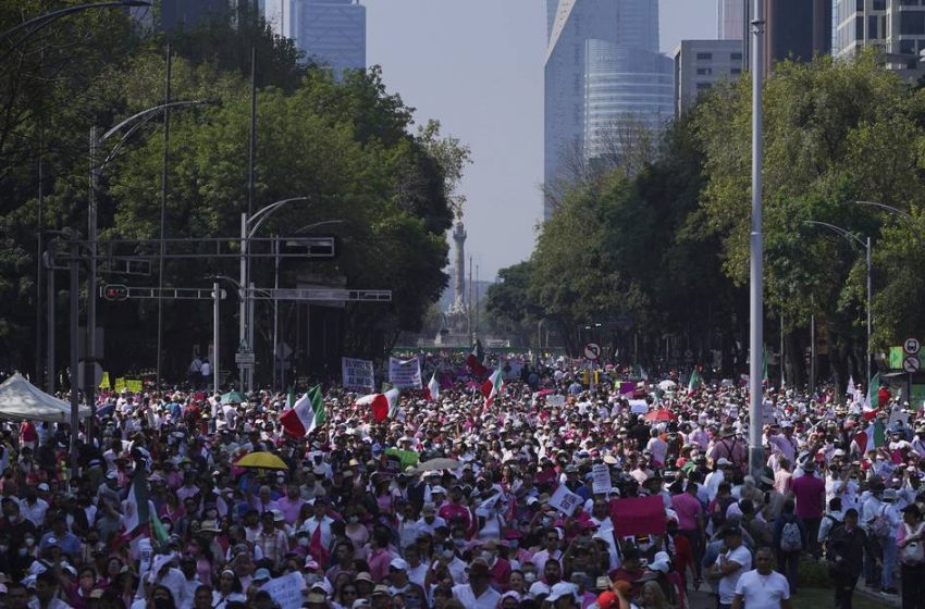  Una multitud marchó para rechazar la Reforma Electoral de la 4T