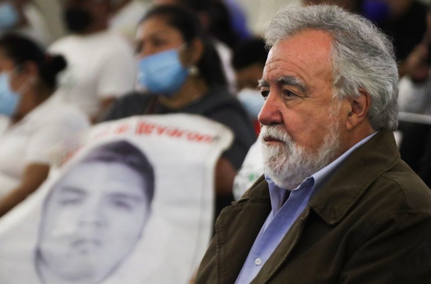 Ayotzinapa: Muy debilitado, Encinas ahora habla de renunciar y ser embajador en Cuba