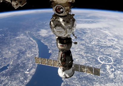 Imagen de archivo de la cápsula Soyuz anclada a la Estación Espacial Internacional.