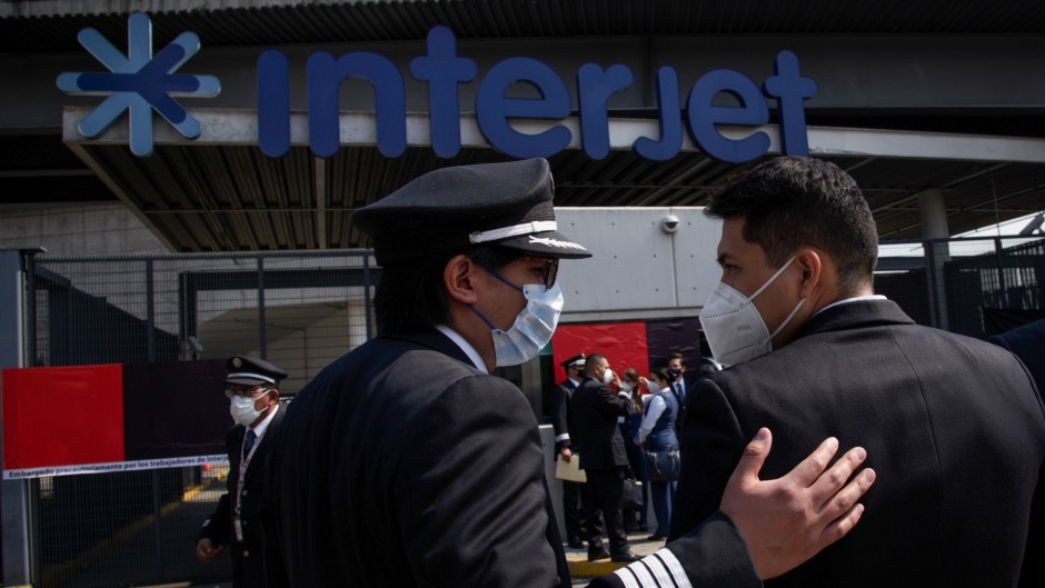 Pilotos de Interjet durante la huelga.