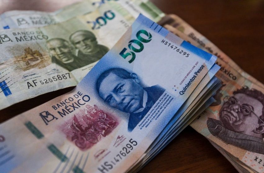 Gobierno anuncia aumento al salario mínimo del 12% este 2025