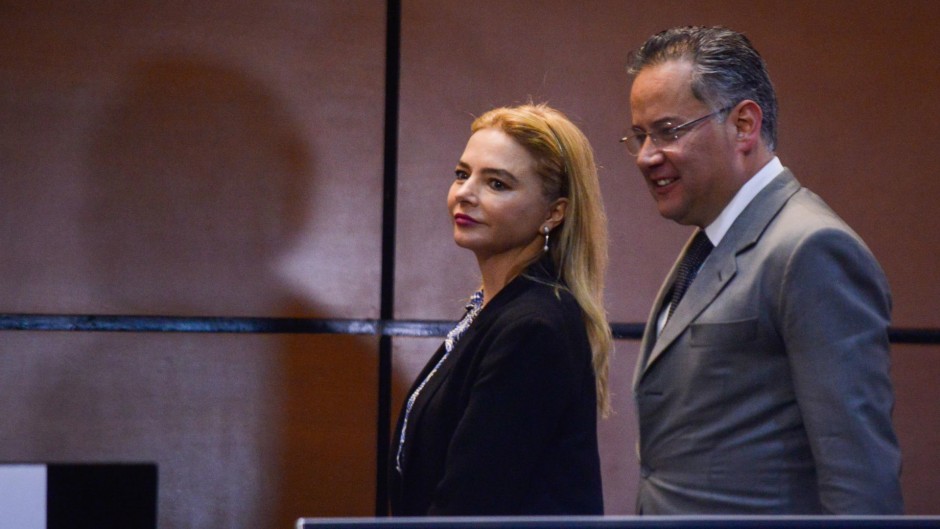Carla Humphrey Jordan, consejera del INE, y su esposo Santiago Nieto, procurador General de Justicia de Hidalgo.