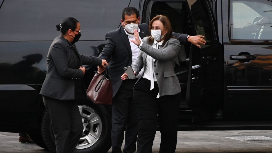 Una senadora ligada a Nahle se lanza contra Octavio Romero por incendios en Pemex