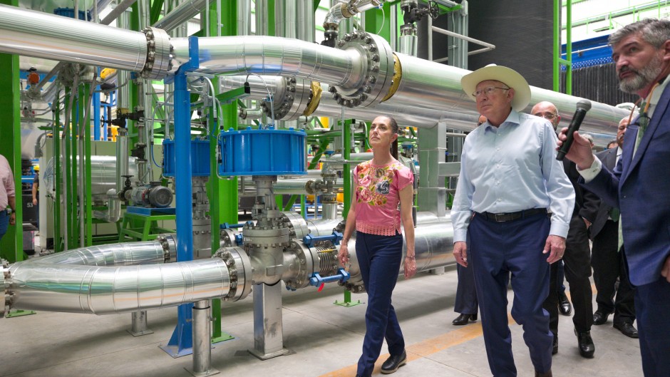 Sheinbaum recorrió la Planta de Carbonización Hidrotermal junto a Ken Salazar