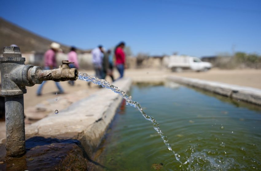 SUPERVISAN OBRAS DE AGUA POTABLE EN TANQUE VIEJO