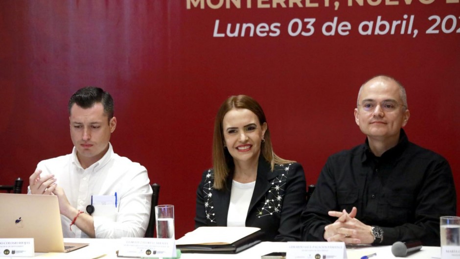 Clara Luz se reúne con alcaldes en Nuevo León y alista su candidatura al Senado