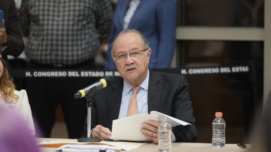 Diputados del PRI y PAN omiten juicio político contra Javier Navarro tras embates del funcionario