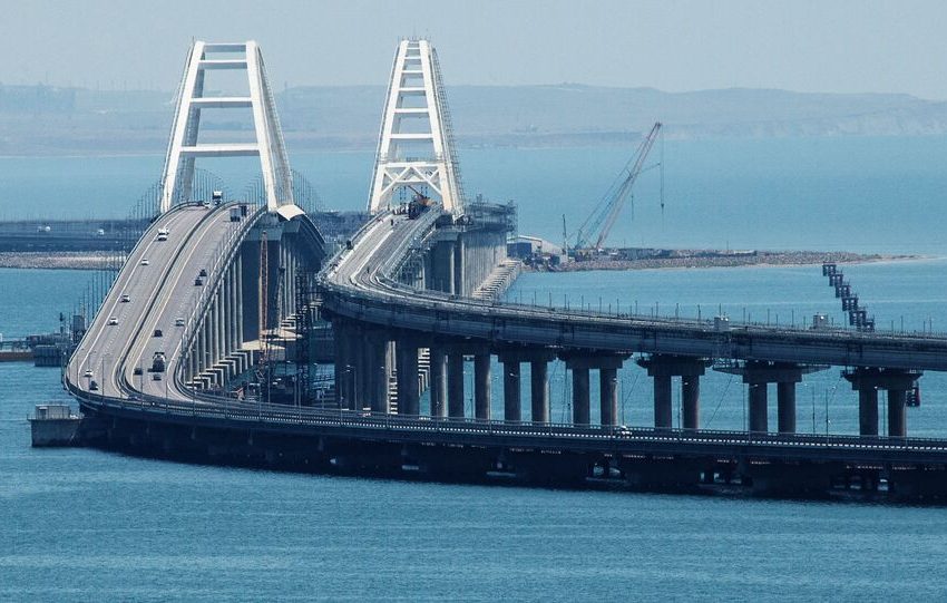 Suspenden circulación en puente de conexión entre Crimea y Rusia ante reporte de explosiones