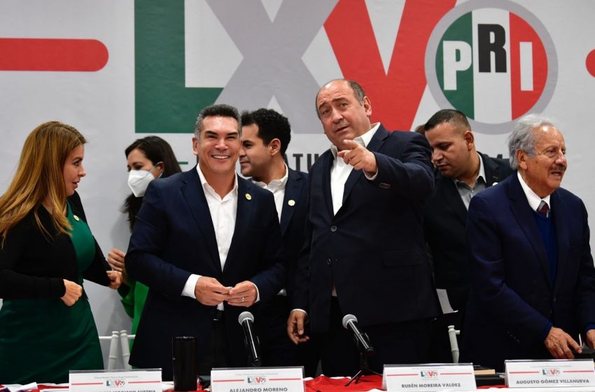 Moreira presiona a Claudio X. para que sean cuatro los finalistas del Frente Amplio