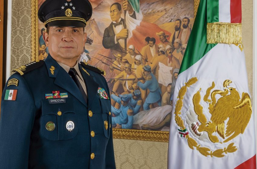 En medio de escándalos, Sandoval nombra a su contralor como nuevo subsecretario de Sedena