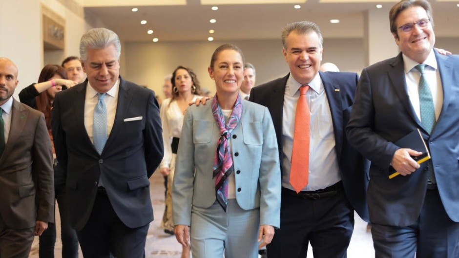 Claudia Sheinbaum se retira del encuentro organizado por el CCE.