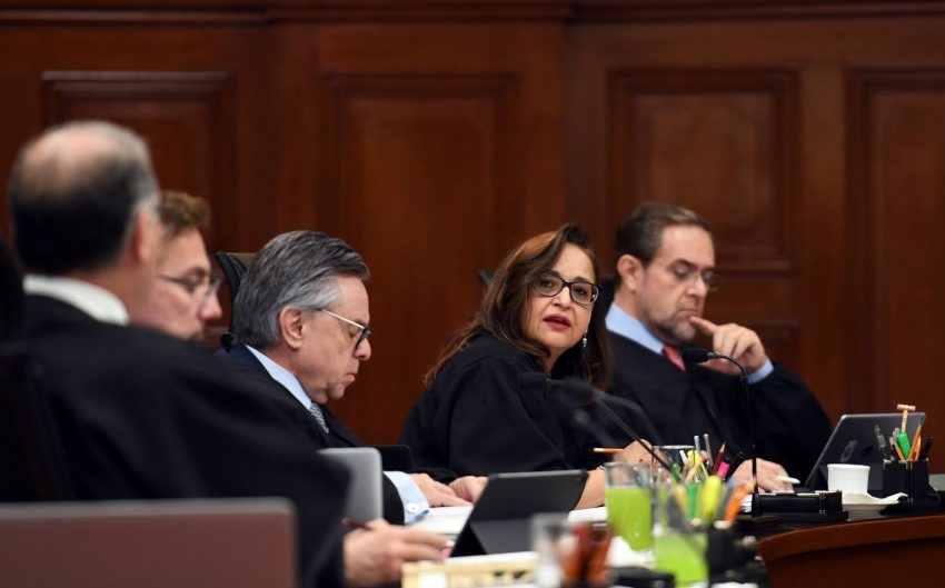 Los senadores recibieron la renuncia anticipada de ocho de 11 ministros de la Suprema Corte de Justicia de México.