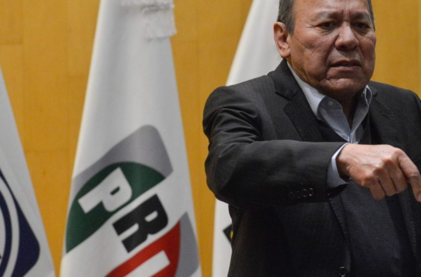  En medio de una crisis en el PRD, Jesús Zambrano busca una pluri por el PAN