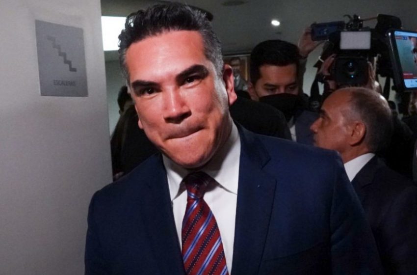  Alito acelera la negociación para la licencia de Samuel en Nuevo León y detona el malestar en el War Room de Xóchitl
