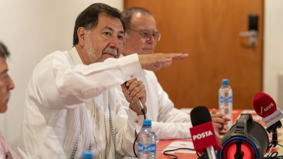  Gerardo Fernández Noroña, diputado federal.