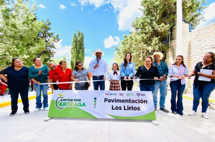 Entrega alcalde de Arteaga pavimentación de calles en el Ejido Los Lirios
