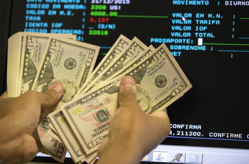  Tensiones geopolíticas y la Fed le meten presión al peso: regresa a las 17 unidades por dólar
