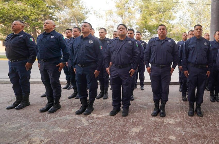  AUTORIDADES DE RAMOS ARIZPE CELEBRAN A POLICÍAS MUNICIPALES