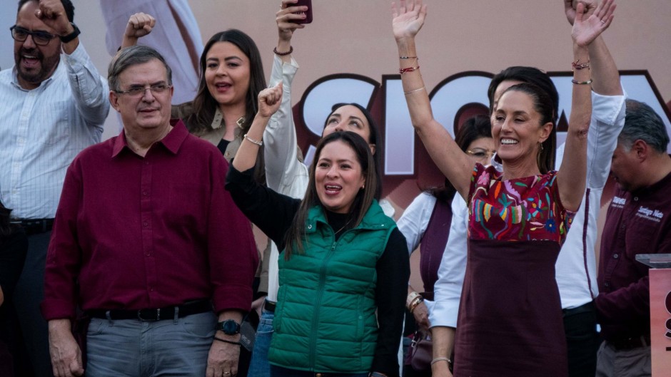 En el cierre de su precampaña, Sheinbaum se volvió a mostrar con Ebrard y avisó: "Vamos por el plan C"