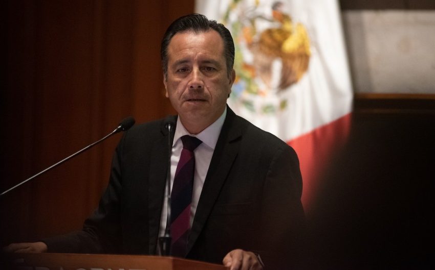 Oposición entrega reconocimiento a Cuitláhuac García por ser el “peor gobernador de la historia”