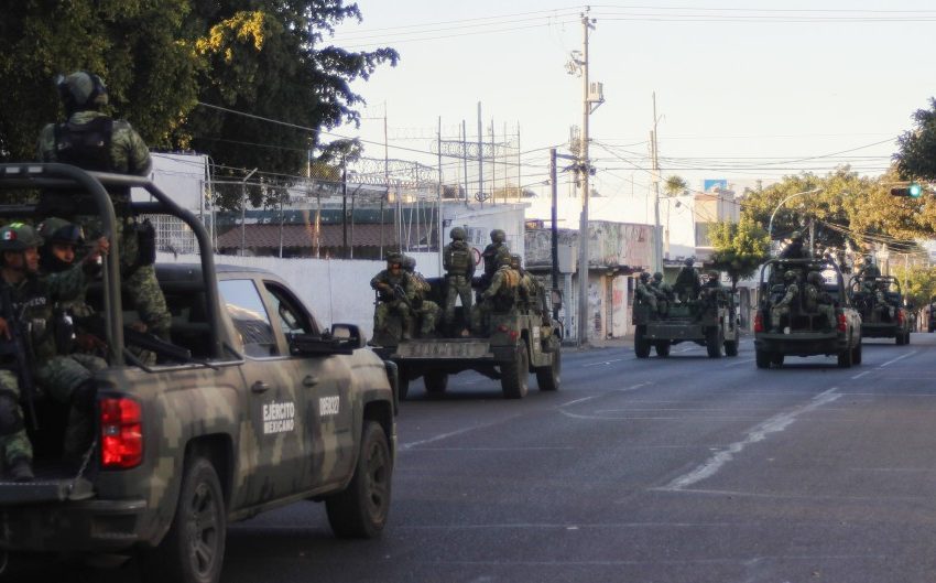  En Sinaloa donde continúan los enfrentamientos, sujetos armados bloquearon la Maxipista Culiacán-Mazatlán