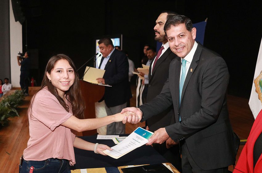 Reconoce UAdeC a Alumnos de la Unidad Saltillo que Acreditaron el EGEL-CENEVAL