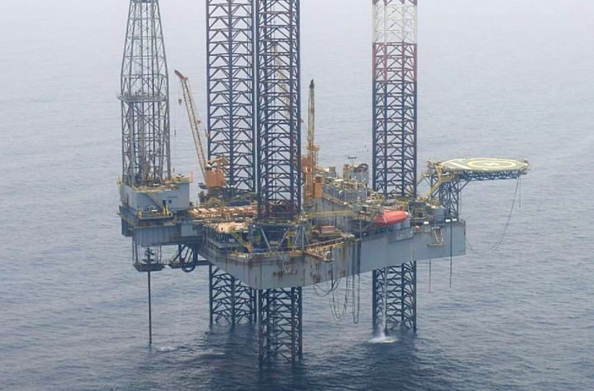 El precio del petróleo cae después de tocar máximo en siete semanas ante nerviosismo por la guerra