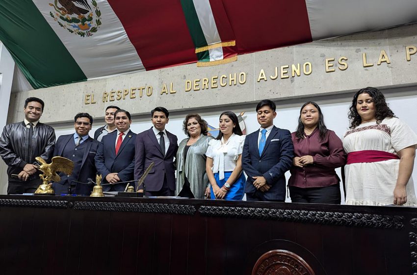 Presente UAdeC en el Quinto Simulador del Poder Legislativo del Estado de Hidalgo