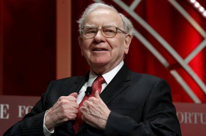 Berkshire Hathaway de Warren Buffett, vendió la mitad de sus acciones en Apple