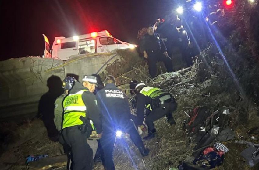  Tragedia, mueren 24 personas en Zacatecas por choque entre tractocamión y autobús de pasajeros