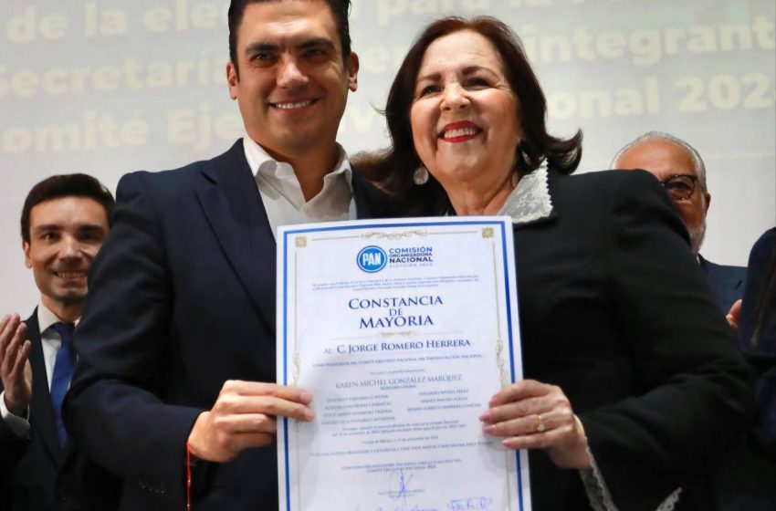  Nuevo presidente del PAN Jorge Romero recibió su constancia.