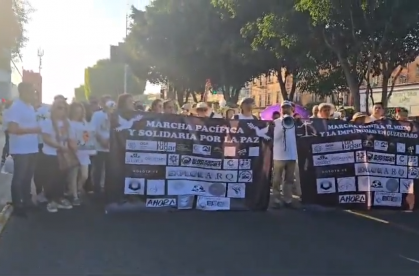  Marchan por la paz en Querétaro exigen a las autoridades seguridad después de masacre en bar ‘Los Cantaritos’