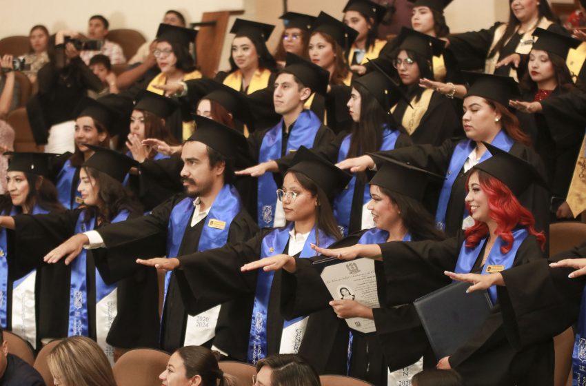 Se Gradúa la LXXII Generación de Profesionales en Trabajo Social de la UAdeC