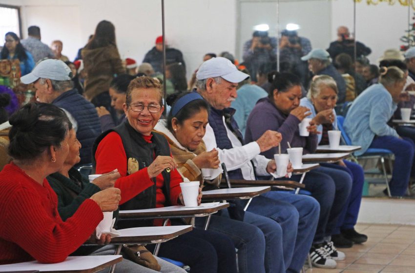 Disfrutan Tradicional Posada los Adultos Mayores que Asisten al Centro Polivalente de la UAdeC