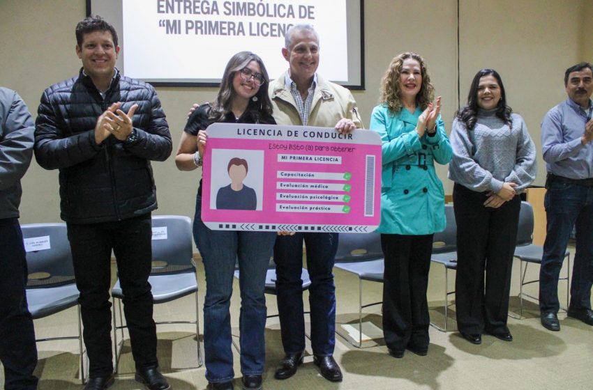 Realizan Entrega Simbólica de Licencias de Conducir a Participantes del Programa Piloto UAdeC-UL “Mi Primera Licencia”