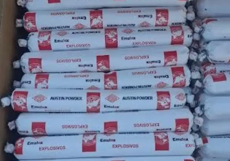 Policía de Coahuila asegura vehículo con explosivos industriales en Ramos Arizpe