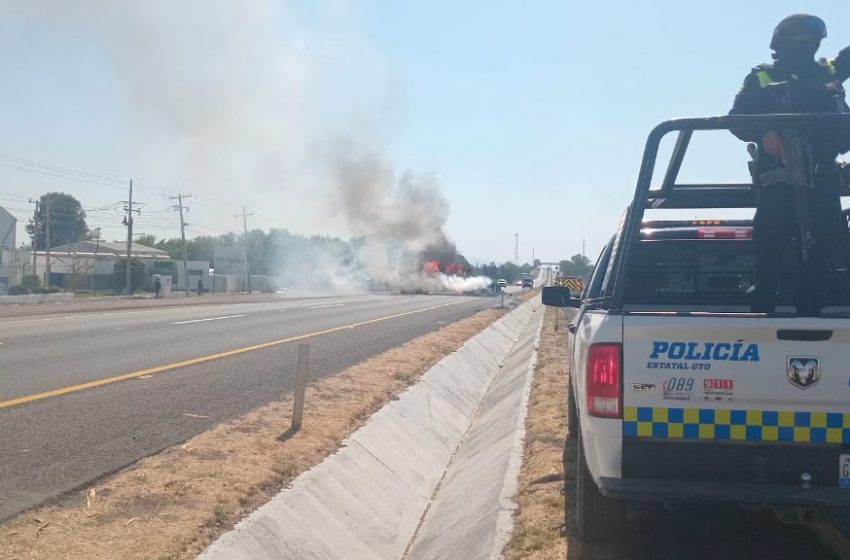  Jornada de bloqueos y vehículos incendiados en carreteras de Michoacán y Guanajuato
