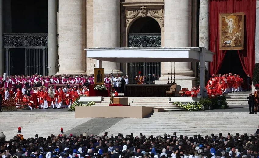  Miles despiden al Papa Francisco entre emoción y respeto en Santa María la Mayor