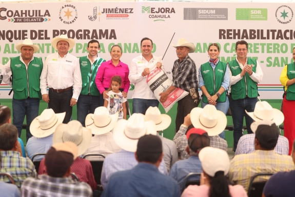  Manolo Jiménez lanza programa de suplemento alimenticio para ganado en apoyo a productores de Coahuila