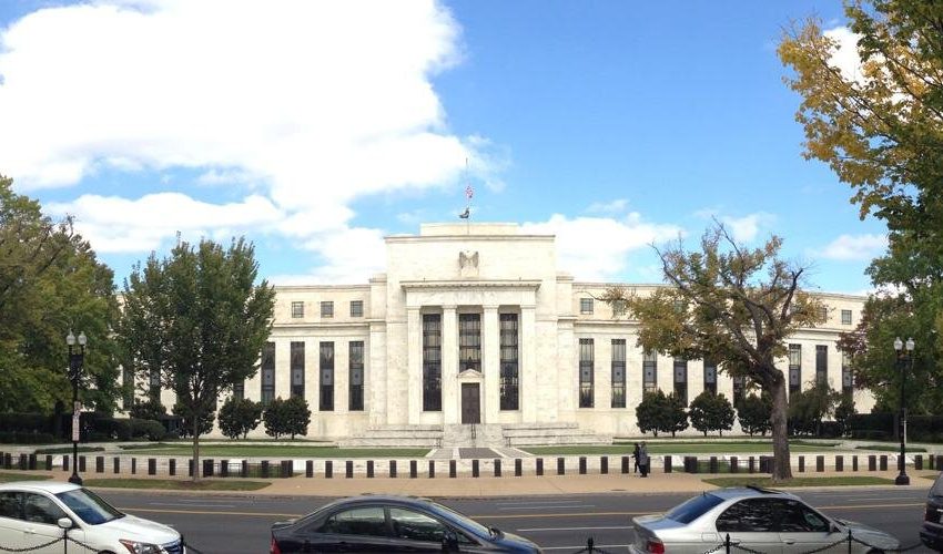 Fed reconsidera su estrategia frente a empleo e inflación