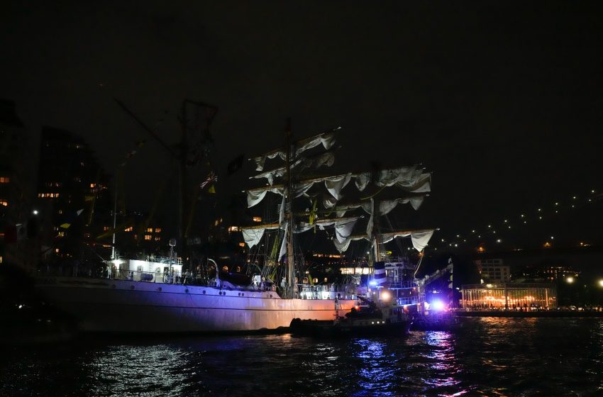Dos muertos y varios heridos tras choque del buque Cuauhtémoc contra el puente de Brooklyn