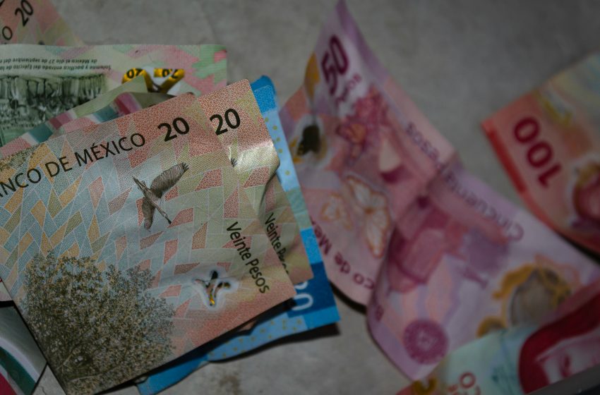  Peso mexicano liga cinco meses de fortaleza frente al dólar
