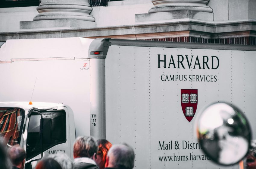 Trump bloquea emisión de visas para estudiantes extranjeros de Harvard