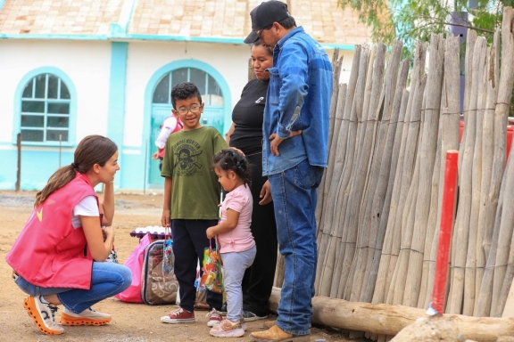 Inspira Coahuila acerca apoyos alimentarios y médicos a comunidades rurales de Saltillo