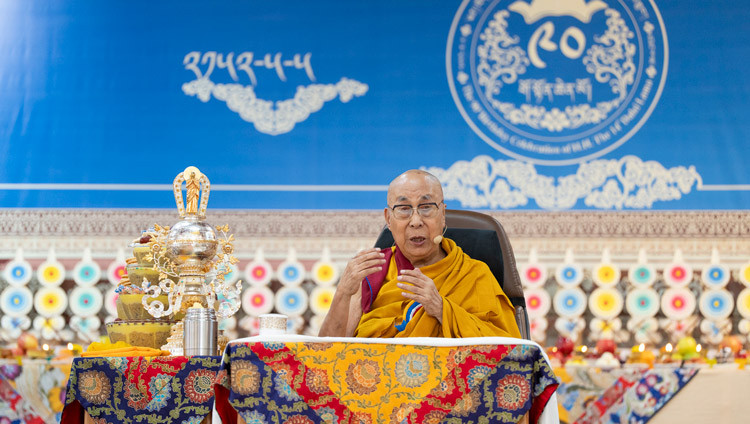 El dalái lama espera vivir más de 130 años, mientras se acerca a su 90º cumpleaños