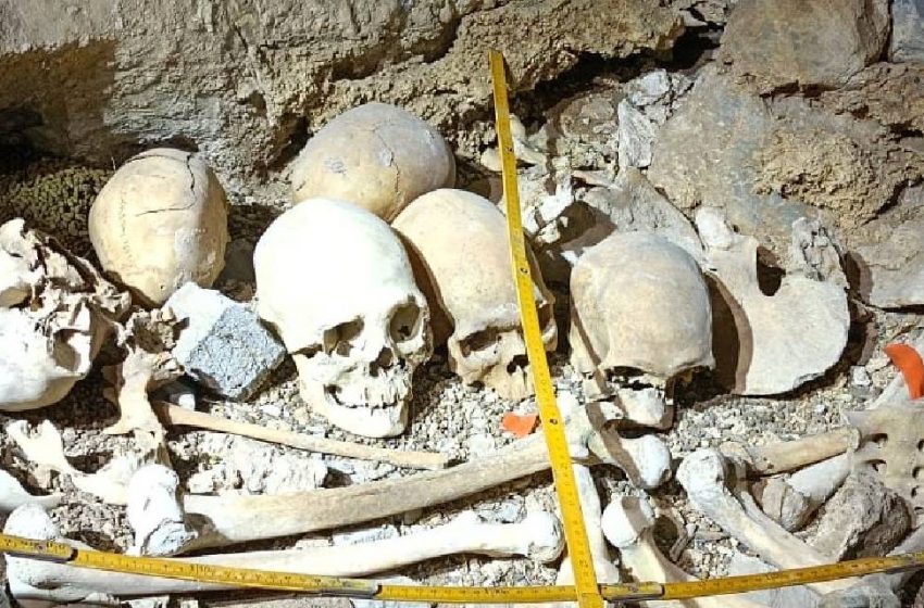 Rescatan restos de hace al menos 500 años en cueva subterránea de Coahuila