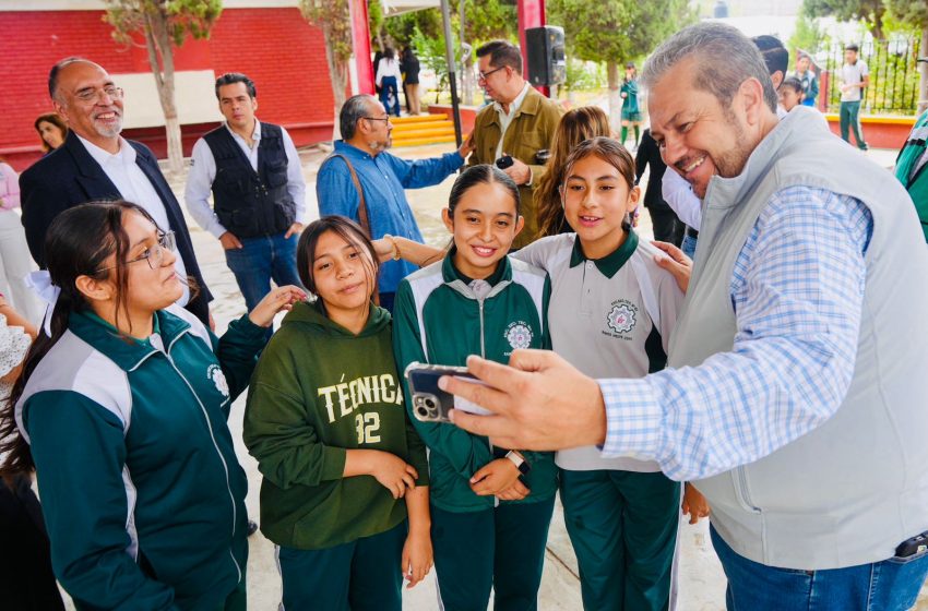  Apoyo a la educación en Ramos Arizpe: entrega de cuadernos y paquetes escolares